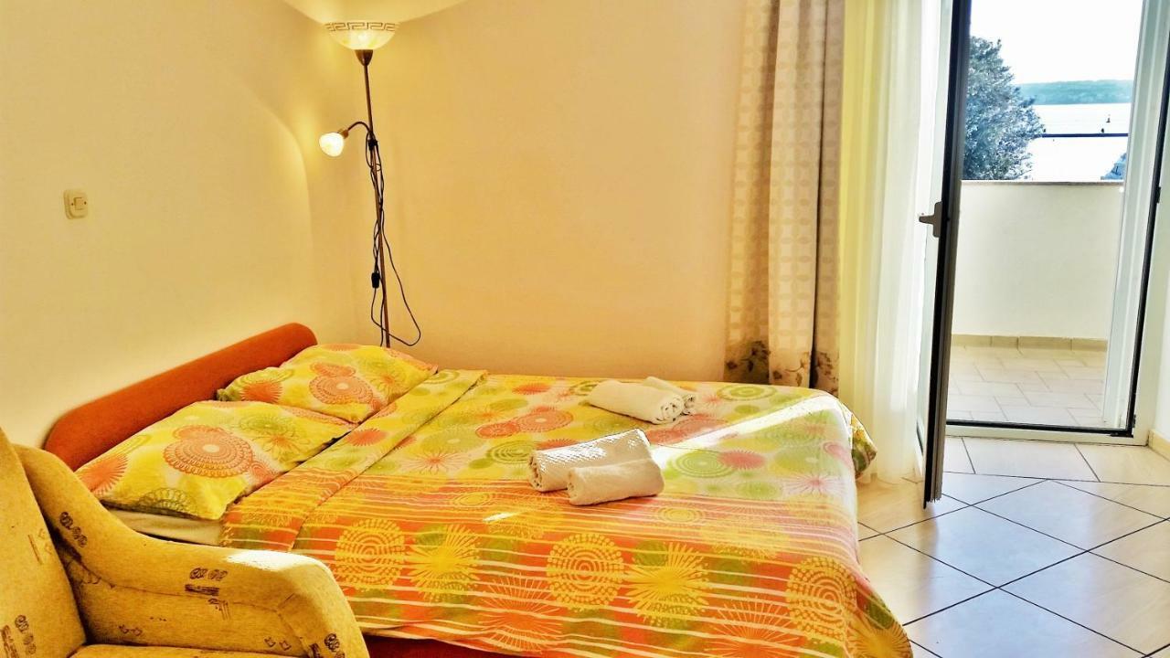 Obala Apartment & Studios Malinska Ngoại thất bức ảnh