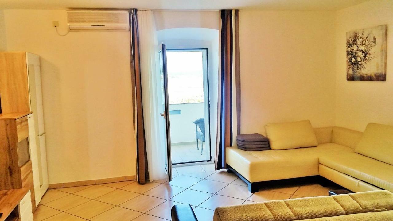 Obala Apartment & Studios Malinska Ngoại thất bức ảnh